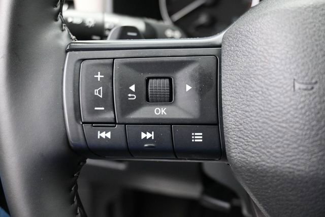 Used 2025 Nissan Rogue SV FWD image 17