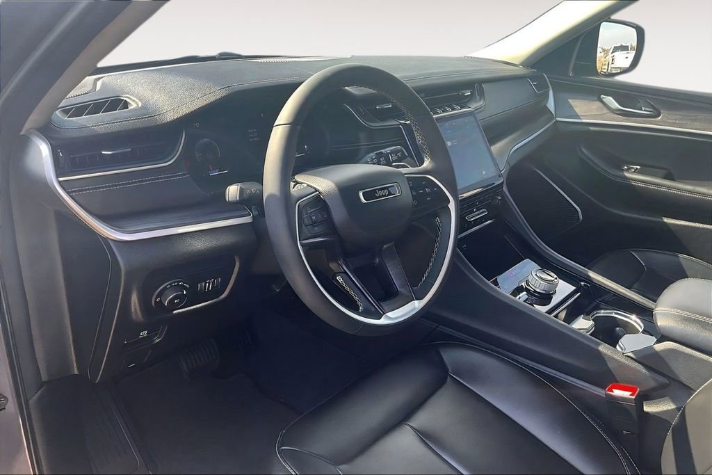 Used 2023 Jeep Grand Cherokee L Limited AWD/4WD image 13