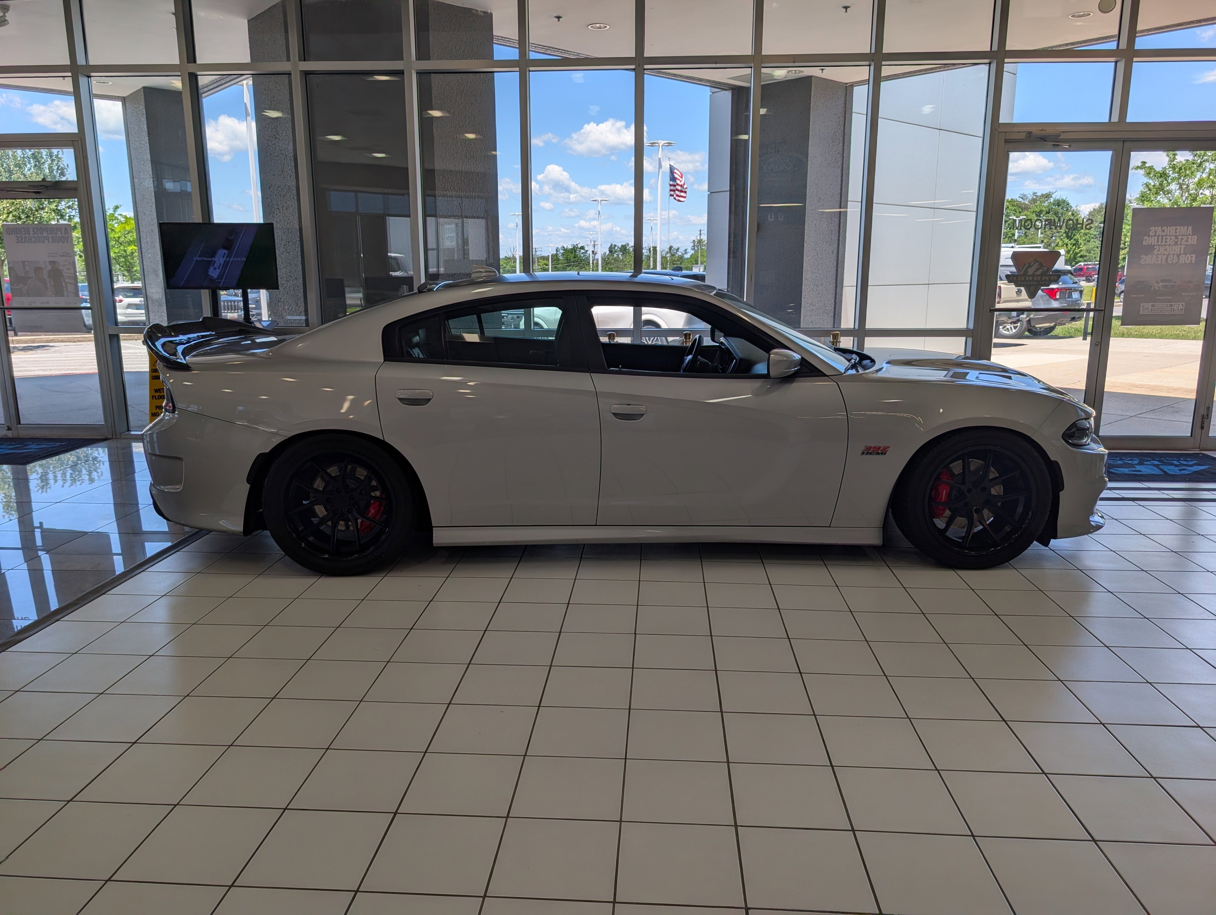 Used 2020 Dodge Charger Scat Pack w/ Plus Group RWD image 2