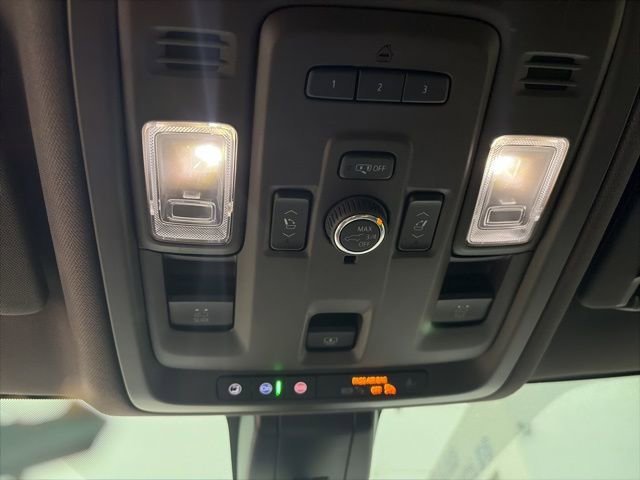 Used 2022 GMC Yukon XL Denali w/ Denali Premium Package image 25