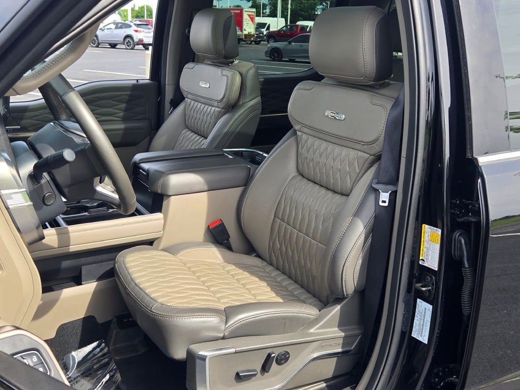 Certified 2025 Ford F450 Platinum w/ Platinum Plus Package AWD/4WD image 31
