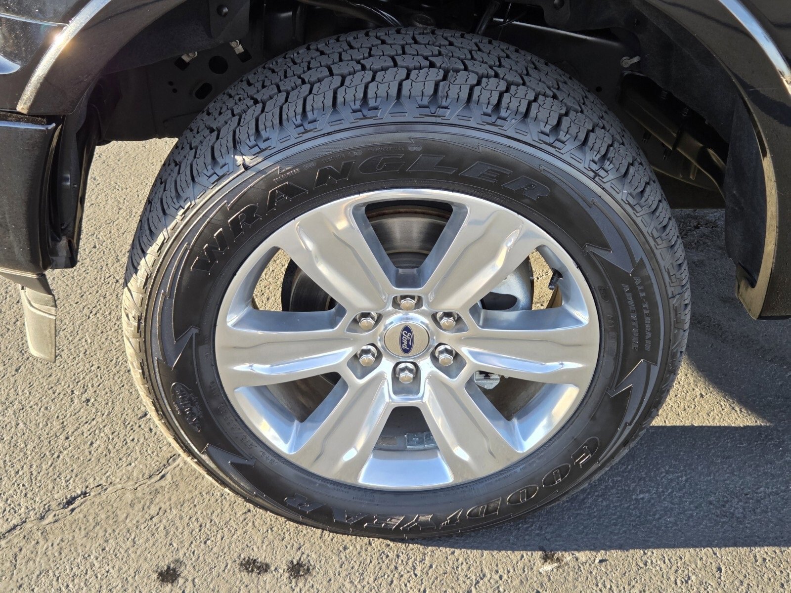 Certified 2018 Ford F150 Platinum w/ Equipment Group 701A Luxury image 9