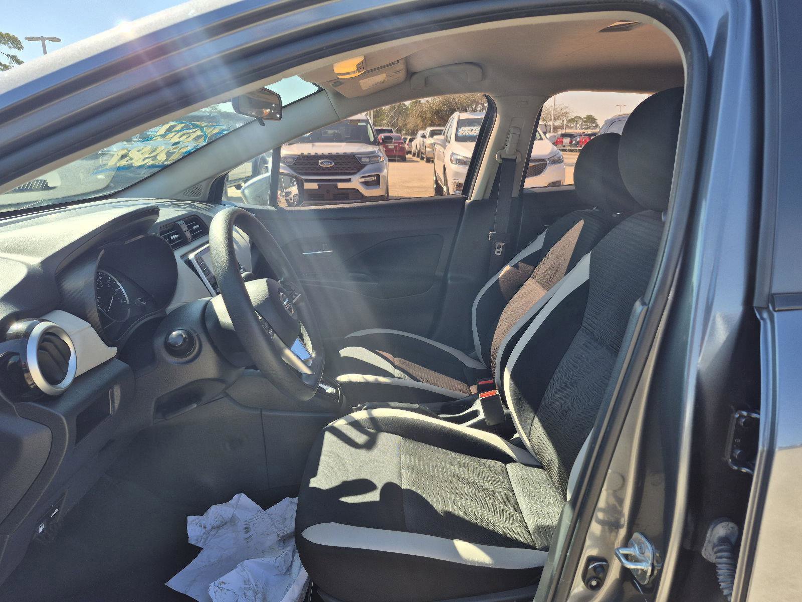 Used 2021 Nissan Versa SV image 8