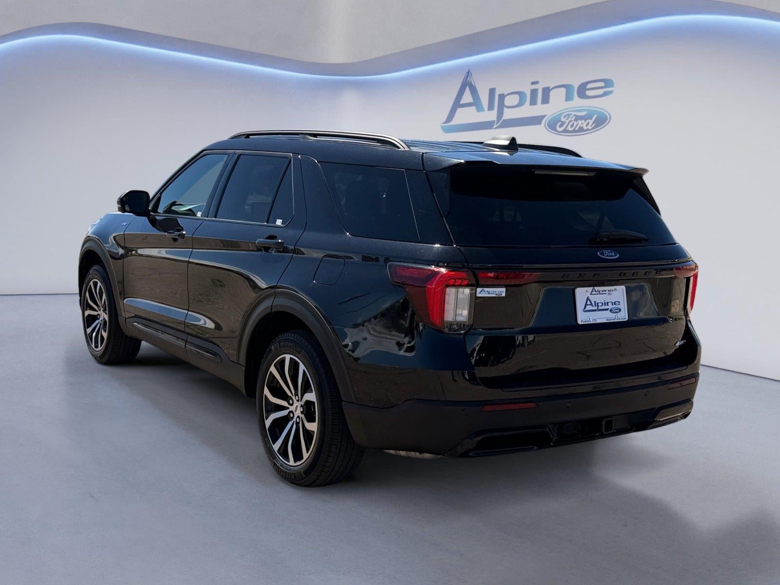 Certified 2025 Ford Explorer ST-Line AWD/4WD image 3
