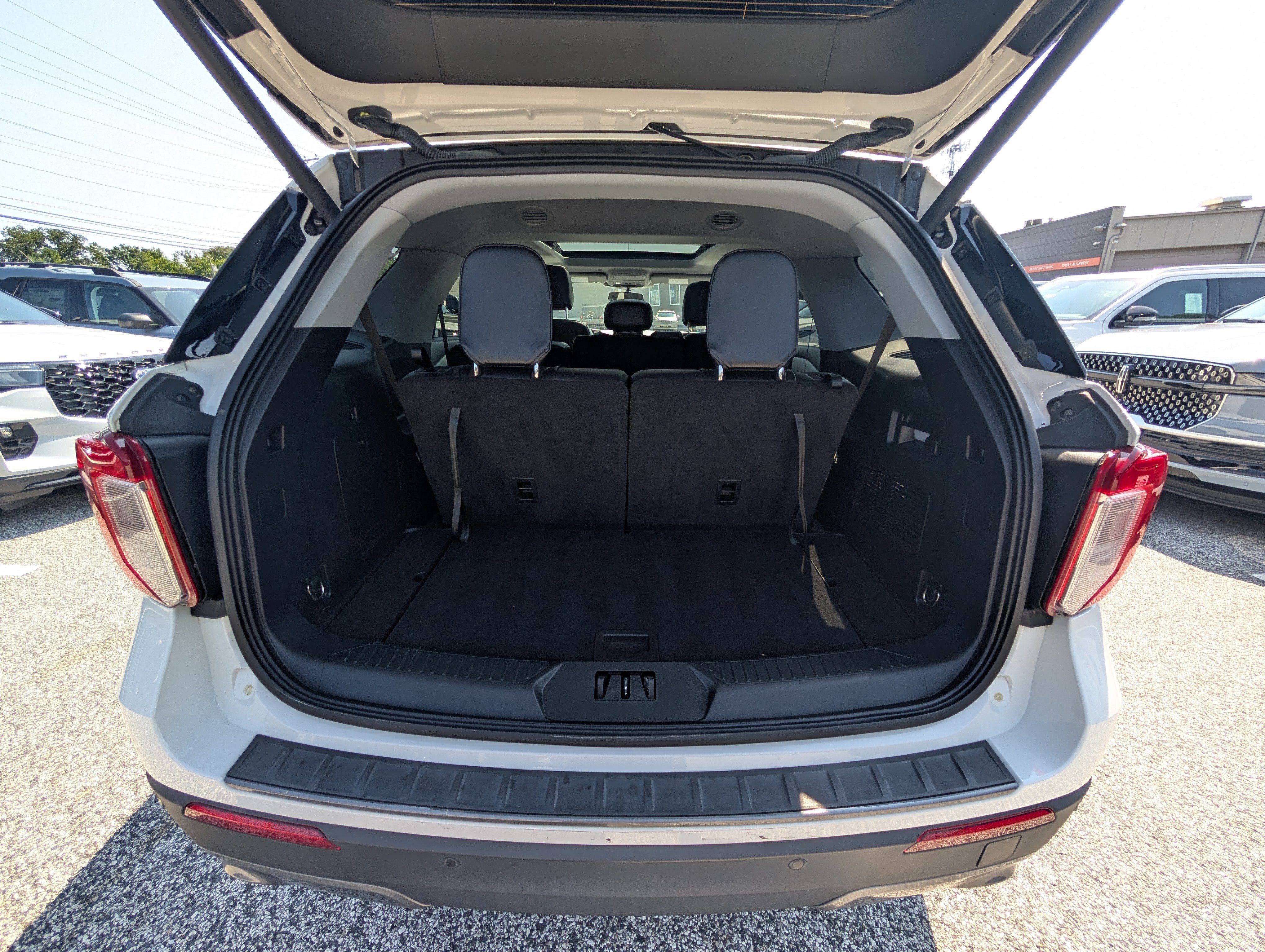 Certified 2022 Ford Explorer XLT w/ Equipment Group 202A AWD/4WD image 15