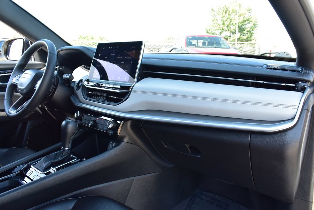 Used 2025 Jeep Compass Limited AWD/4WD image 34