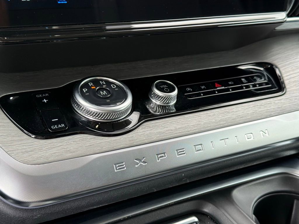 Certified 2025 Ford Expedition Platinum AWD/4WD image 12