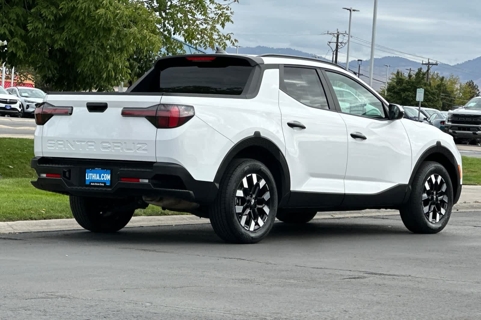 Used 2025 Hyundai Santa Cruz SEL AWD/4WD image 2