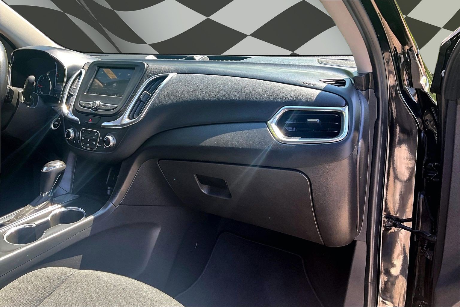 Used 2019 Chevrolet Equinox LT FWD image 16