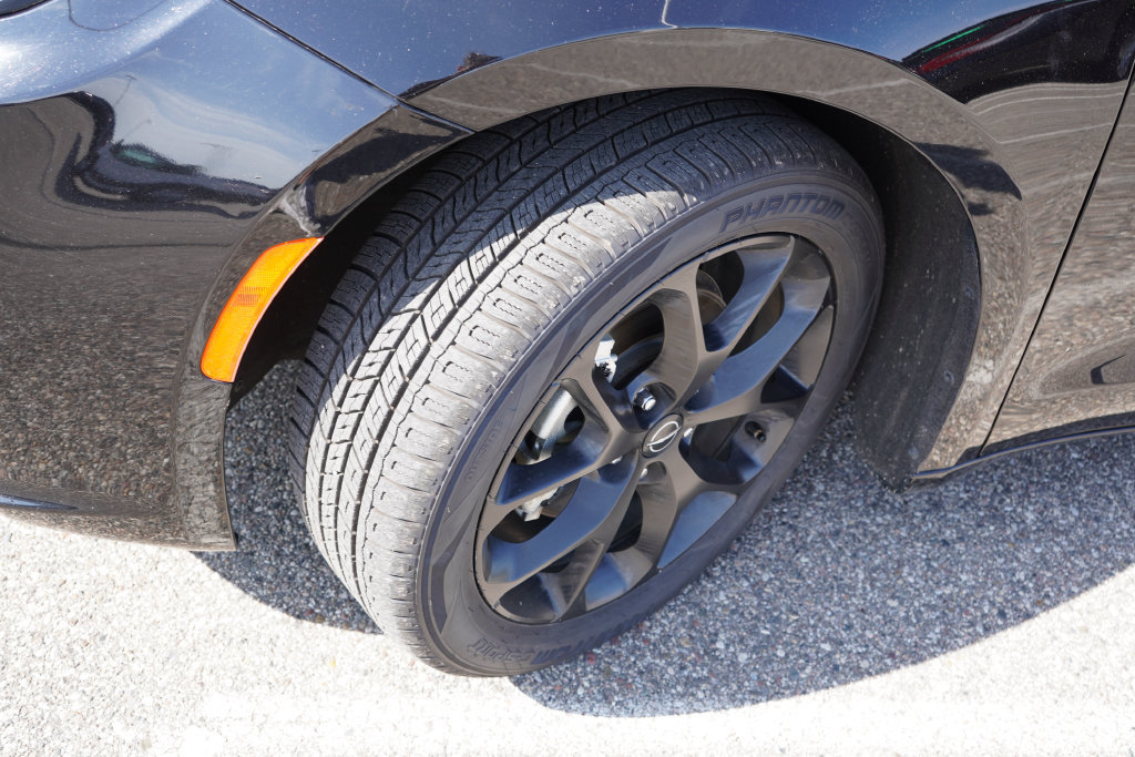 Used 2025 Chrysler Pacifica Limited FWD image 13