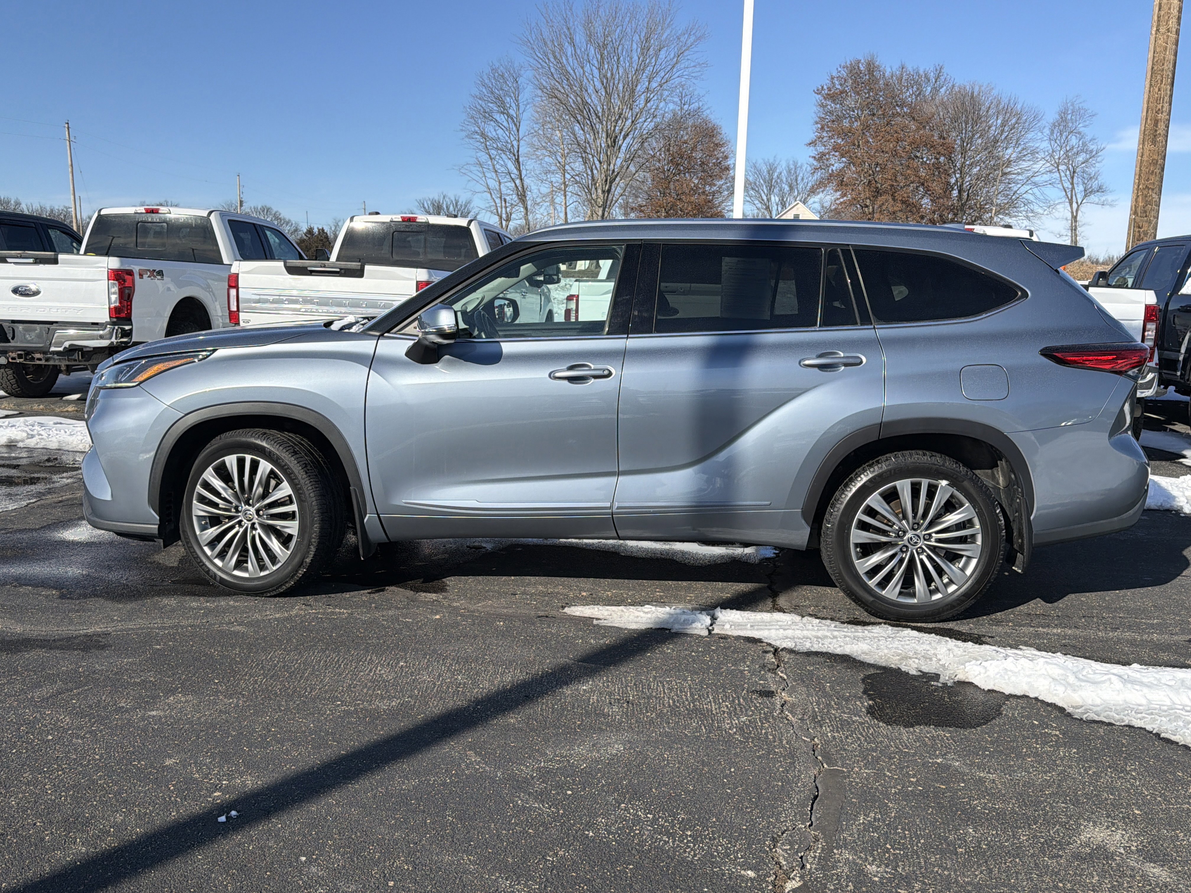 Used 2021 Toyota Highlander Platinum image 2
