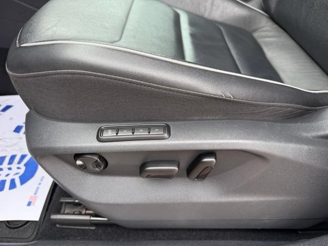 Used 2018 Volkswagen Tiguan SEL Premium FWD image 33