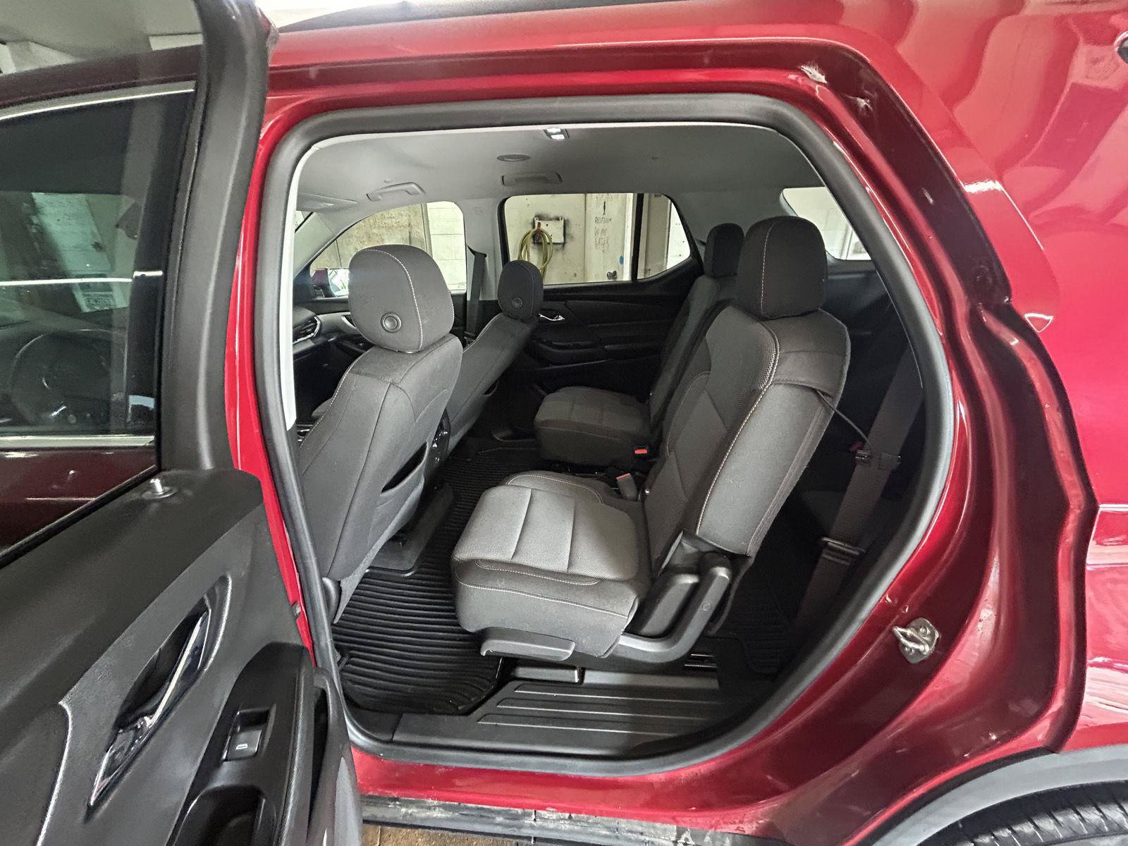 Used 2019 Chevrolet Traverse LT FWD image 9
