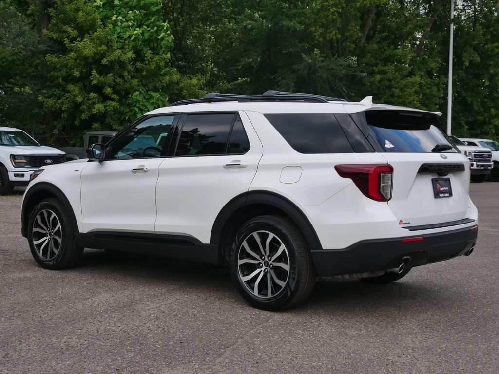 Certified 2023 Ford Explorer ST-Line AWD/4WD image 5