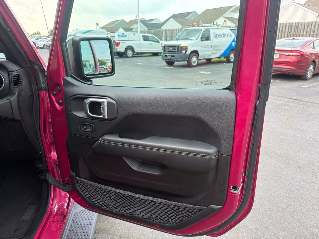 Used 2022 Jeep Wrangler Unlimited Sahara AWD/4WD image 39