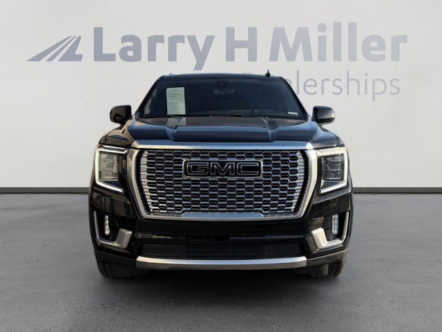 Used 2021 GMC Yukon XL Denali w/ Denali Ultimate Package AWD/4WD image 8
