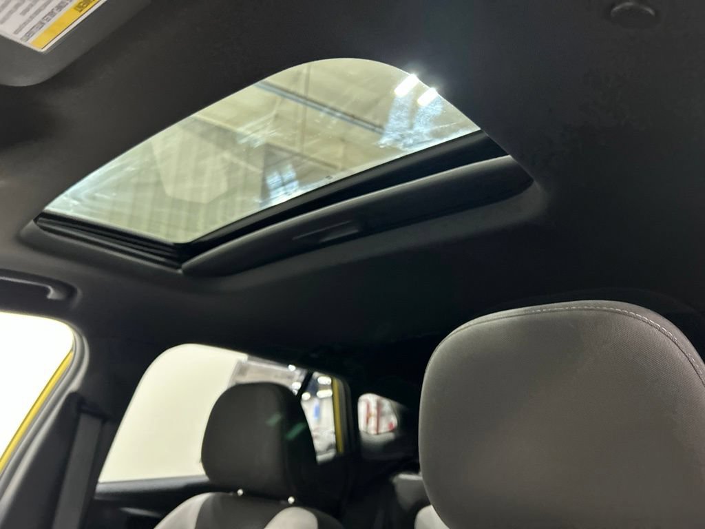 Used 2024 Chevrolet Trax RS w/ Sunroof Package FWD image 25