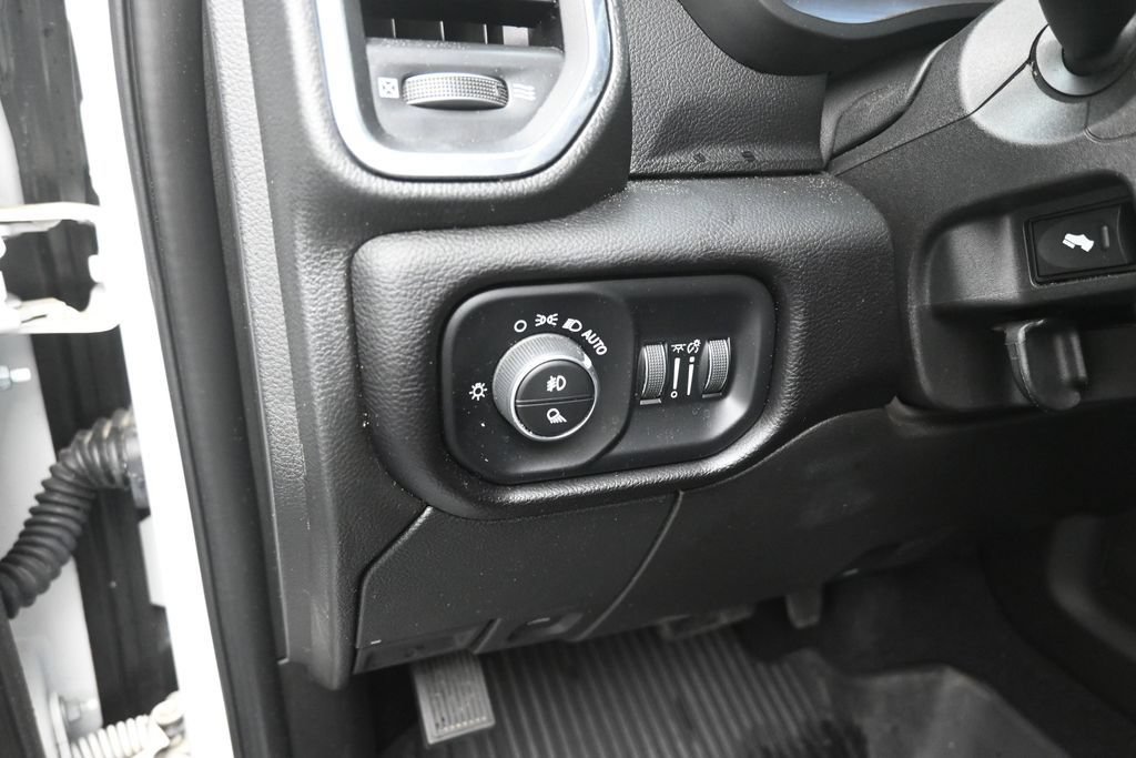 Used 2025 RAM 2500 Laramie AWD/4WD image 13