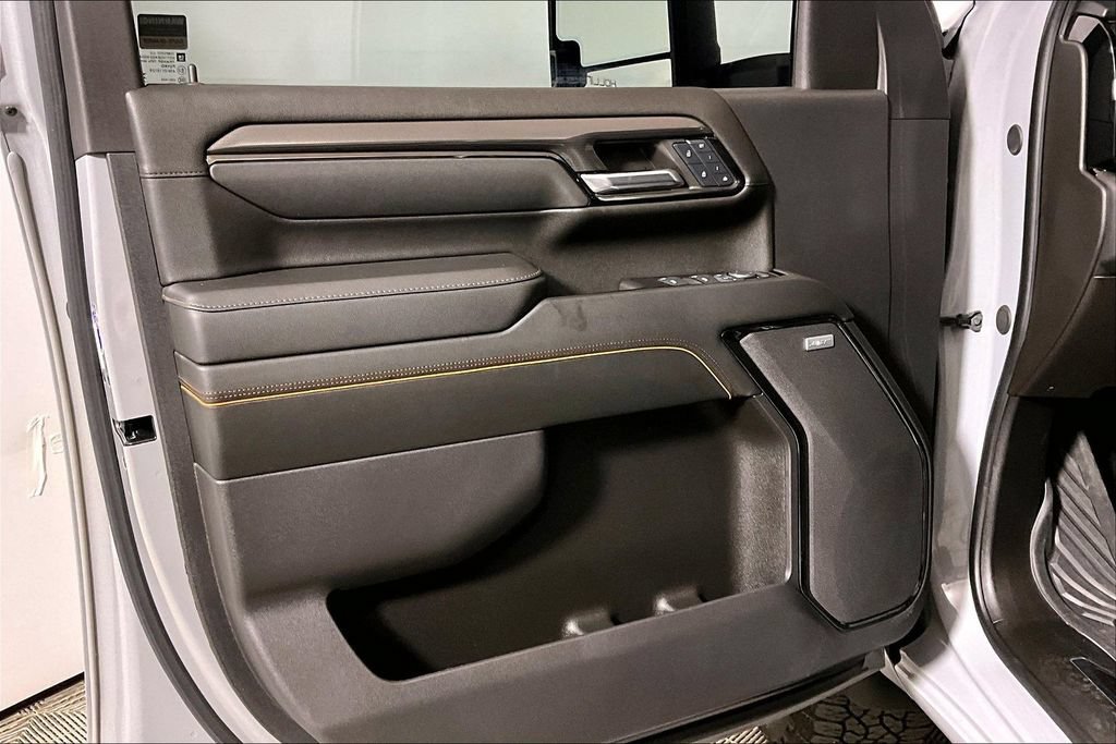 Used 2024 GMC Sierra 2500 AT4 w/ AT4 Premium Plus Package AWD/4WD image 17