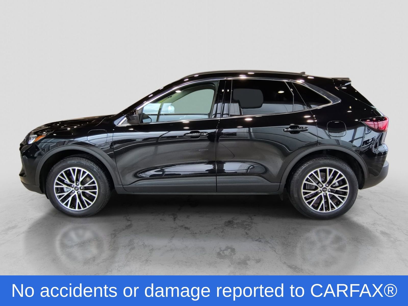 Certified 2025 Ford Escape SE image 3