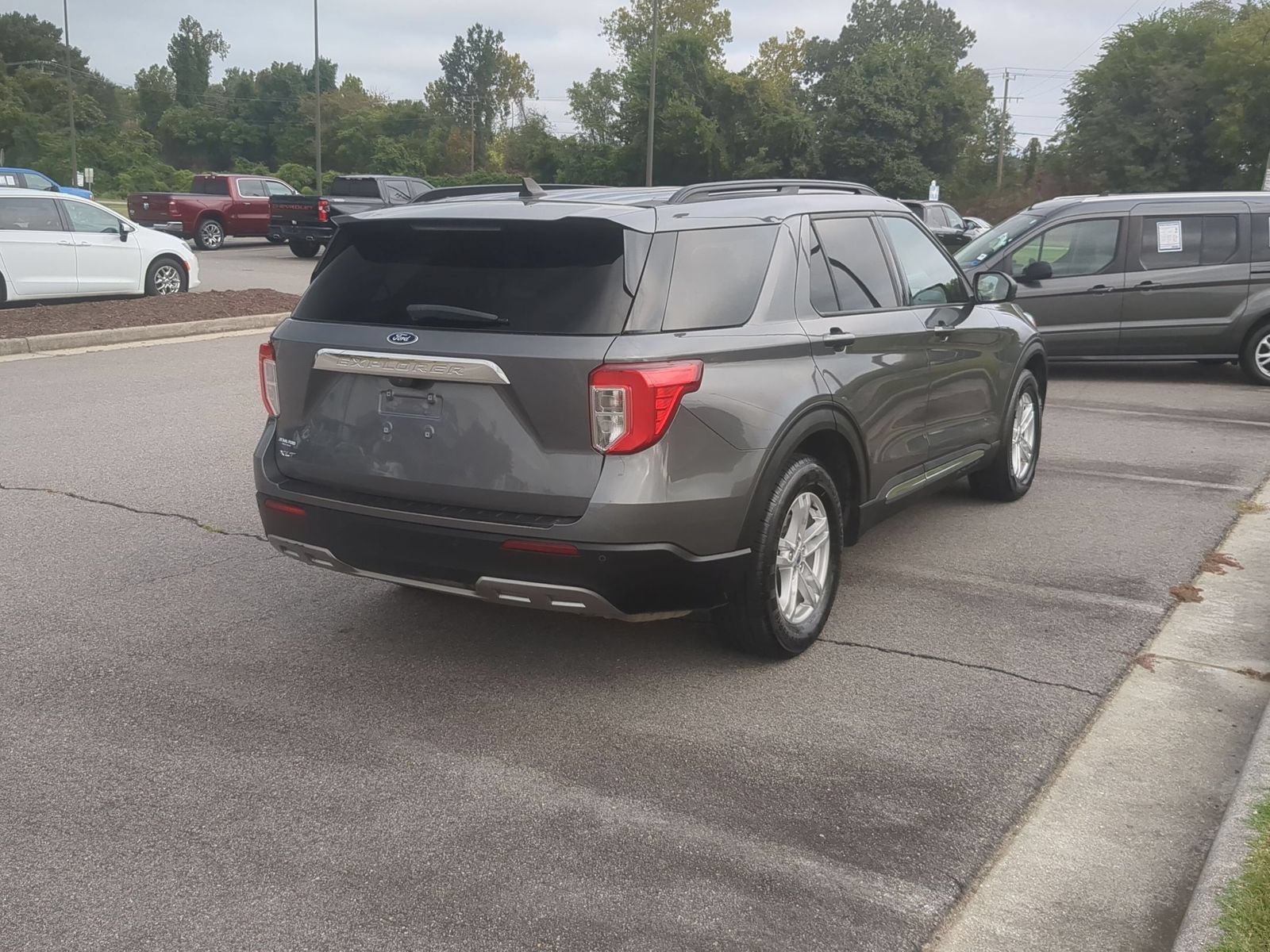 Certified 2022 Ford Explorer XLT w/ Equipment Group 202A RWD image 3