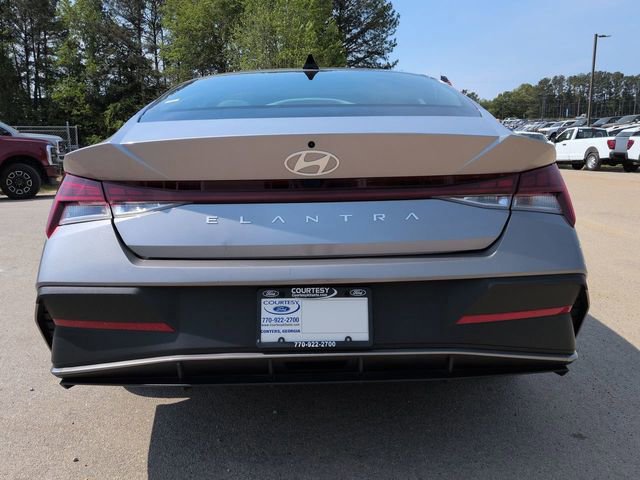 Used 2025 Hyundai Elantra SEL image 3