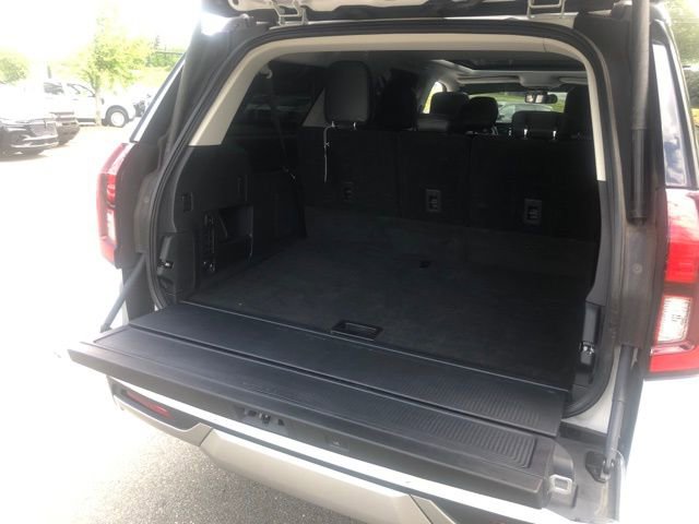 Certified 2025 Ford Expedition Max Platinum w/ Driver's Package AWD/4WD image 9