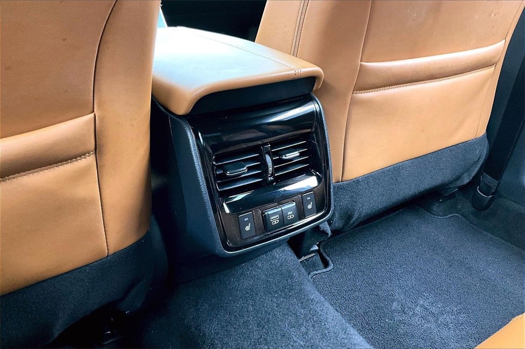 Used 2022 Toyota Avalon Limited image 33