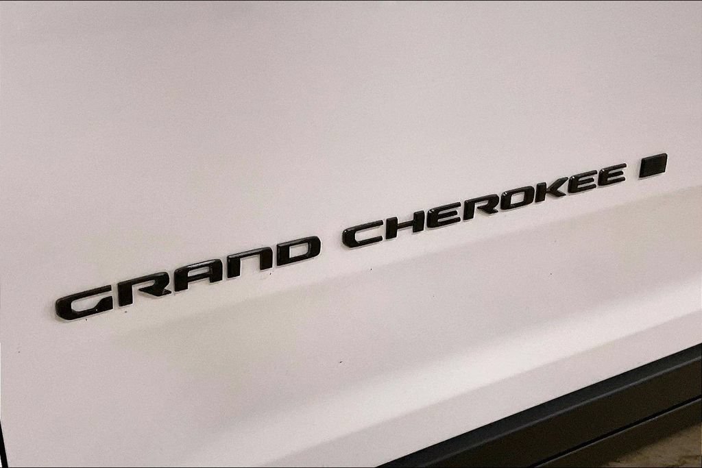 Used 2023 Jeep Grand Cherokee L Laredo AWD/4WD image 8