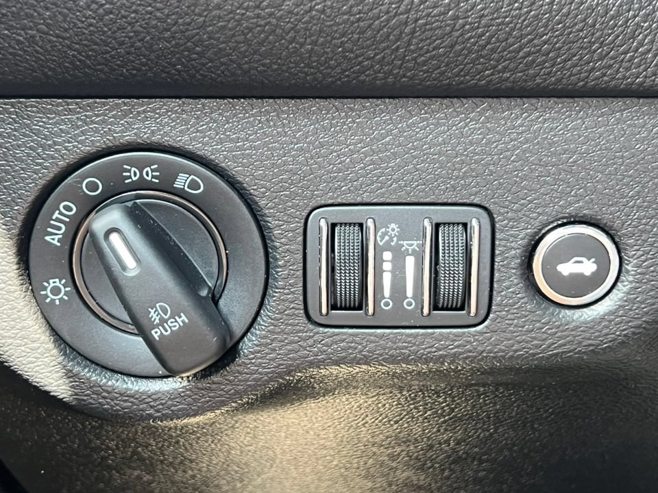 Used 2022 Dodge Challenger GT w/ Driver Convenience Group AWD/4WD image 16