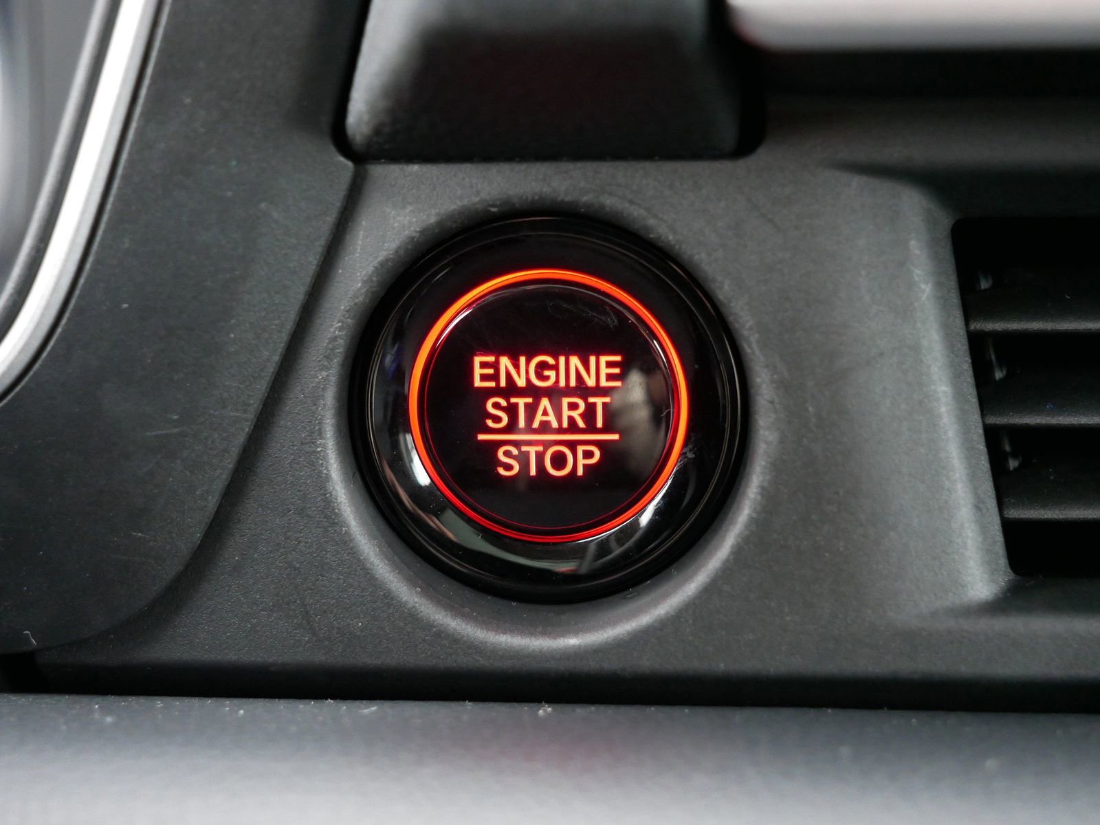 Used 2025 Honda Pilot Elite image 31