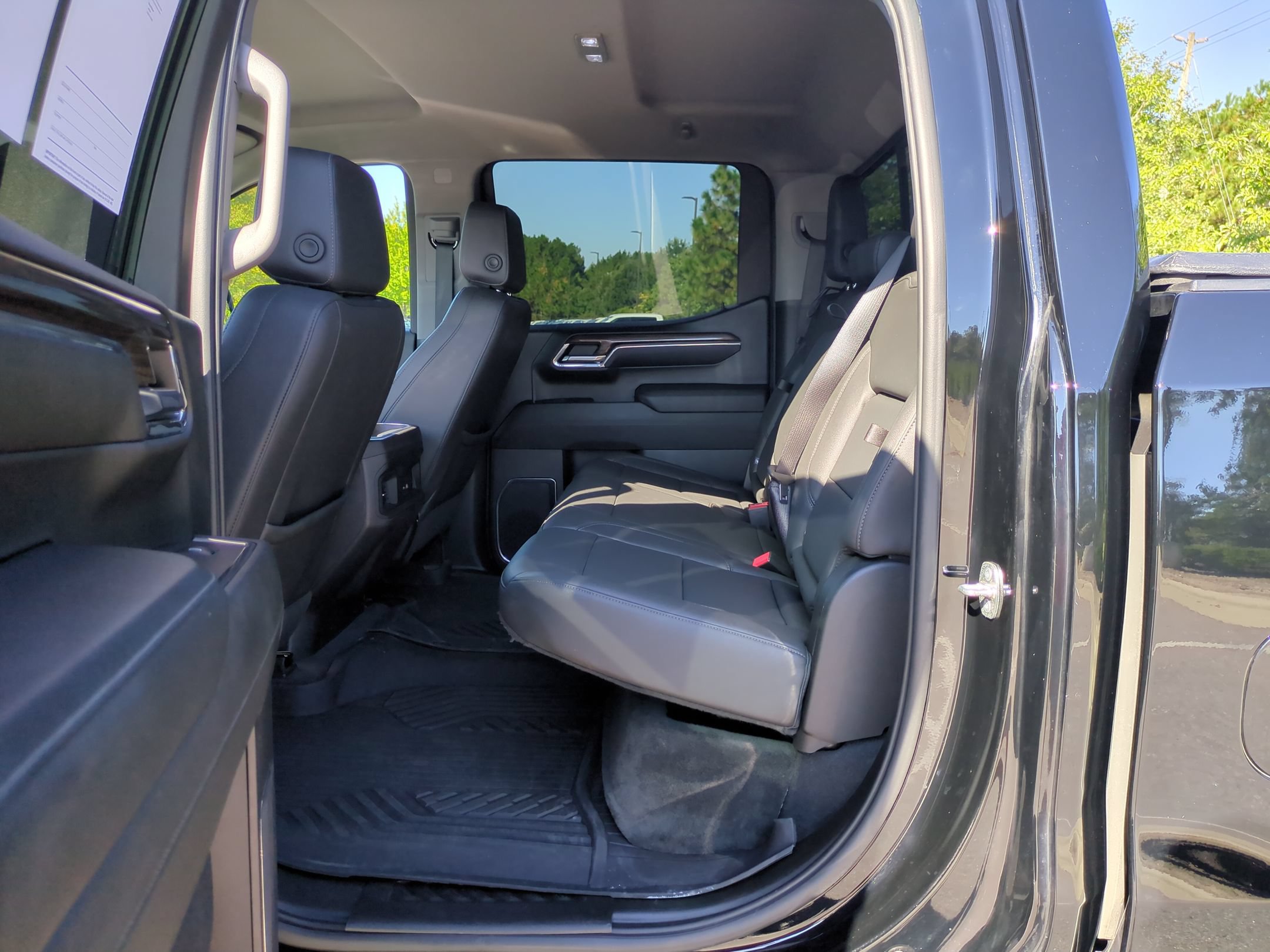 Used 2024 Chevrolet Silverado 1500 LT Trail Boss w/ Convenience Package II AWD/4WD image 28
