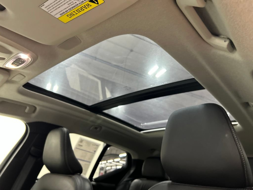 Used 2022 Volvo XC40 T5 Momentum w/ Premium Package AWD/4WD image 25