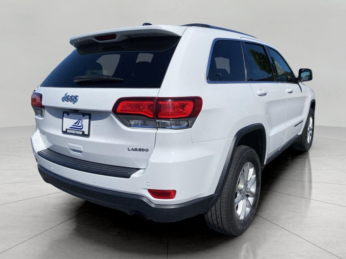 Used 2021 Jeep Grand Cherokee Laredo AWD/4WD image 26