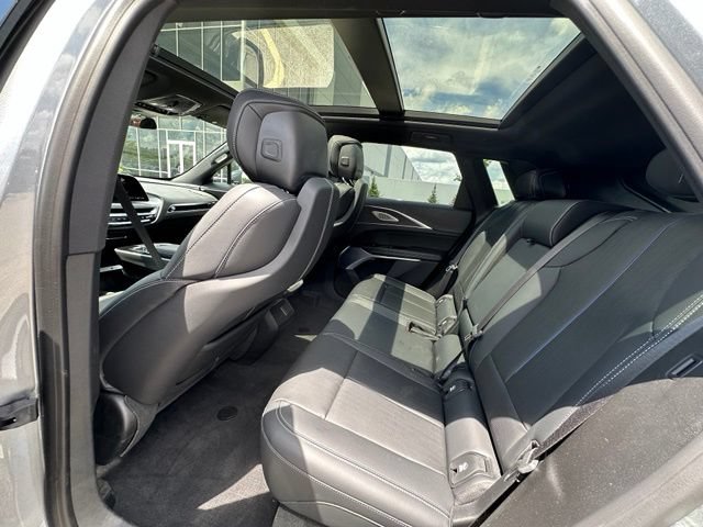 Used 2024 Cadillac Lyriq Luxury AWD/4WD image 17