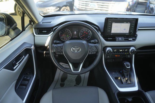 Used 2020 Toyota RAV4 XLE Premium image 22