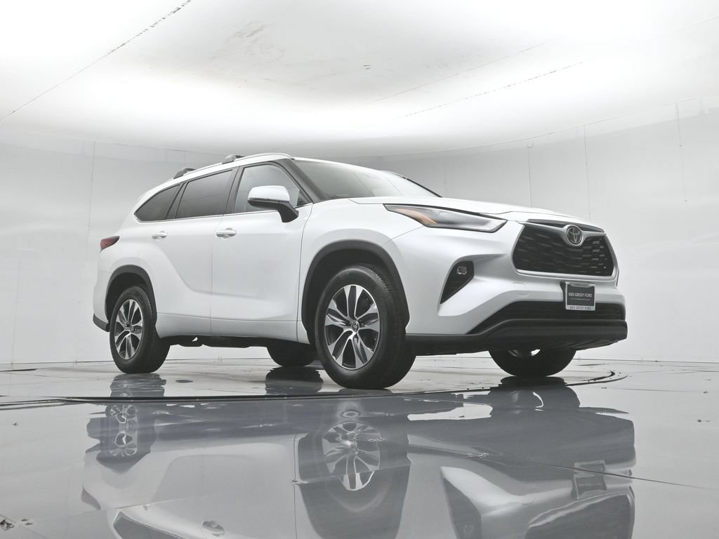 Used 2023 Toyota Highlander XLE FWD image 51