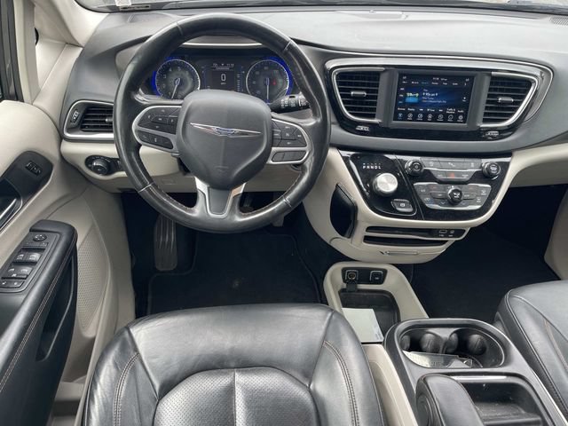 Used 2020 Chrysler Pacifica Touring-L FWD image 15