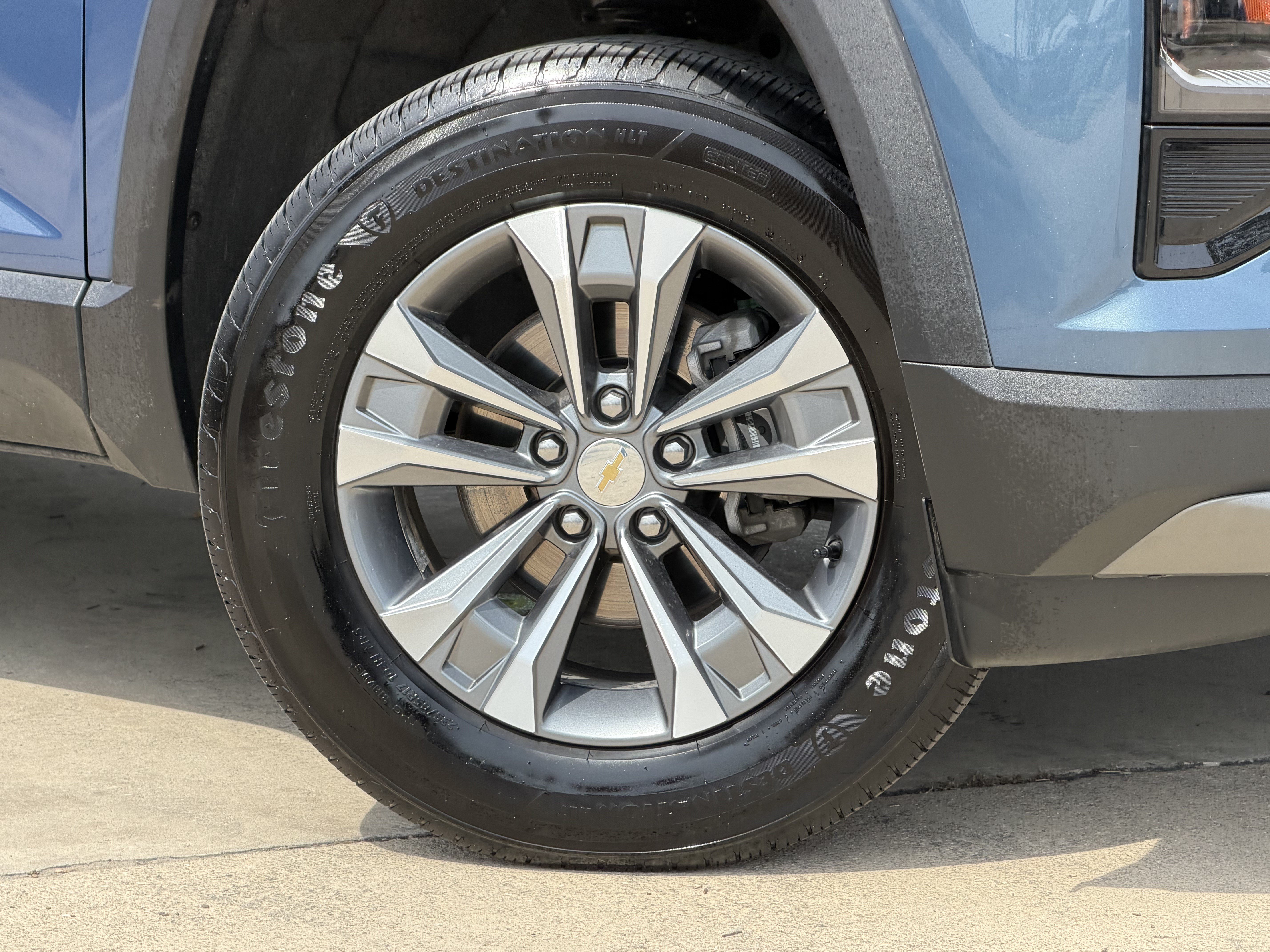 Used 2025 Chevrolet Equinox LT FWD image 3