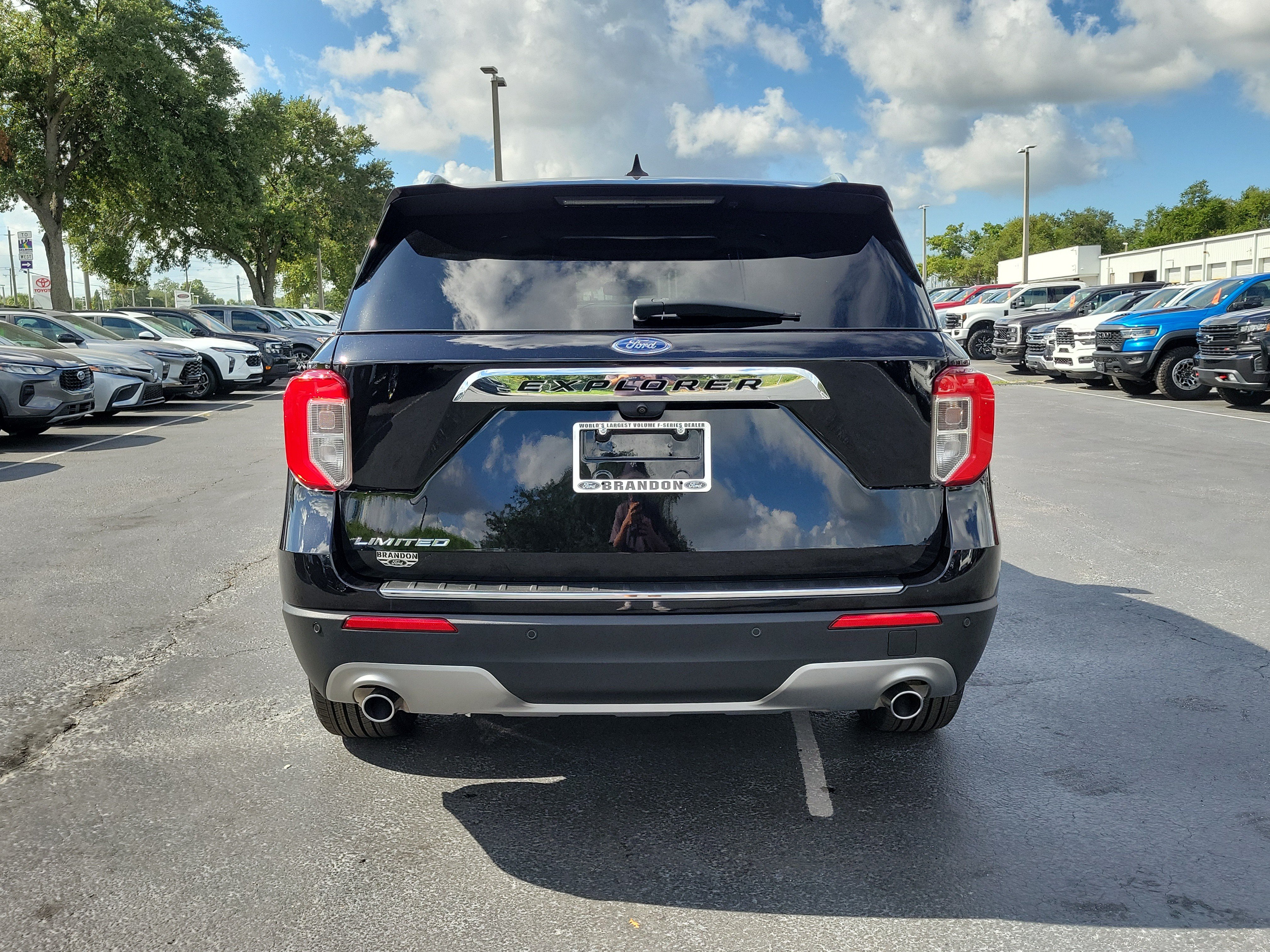 Certified 2023 Ford Explorer Limited w/ Limited Technology Package RWD image 8