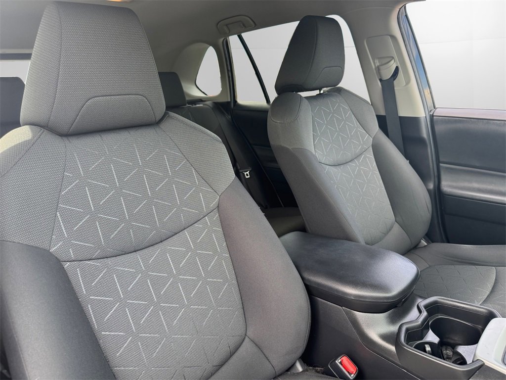Used 2021 Toyota RAV4 XLE image 15