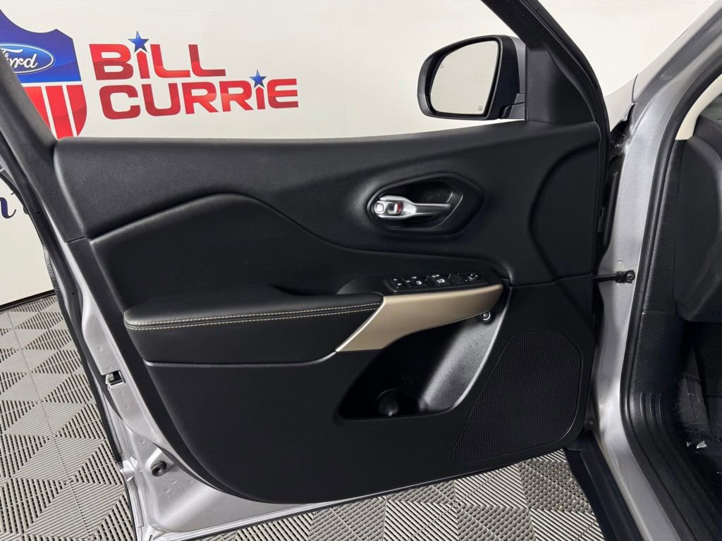 Used 2018 Jeep Cherokee Limited FWD image 12