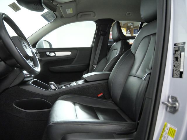 Used 2021 Volvo XC40 T4 Momentum FWD image 16