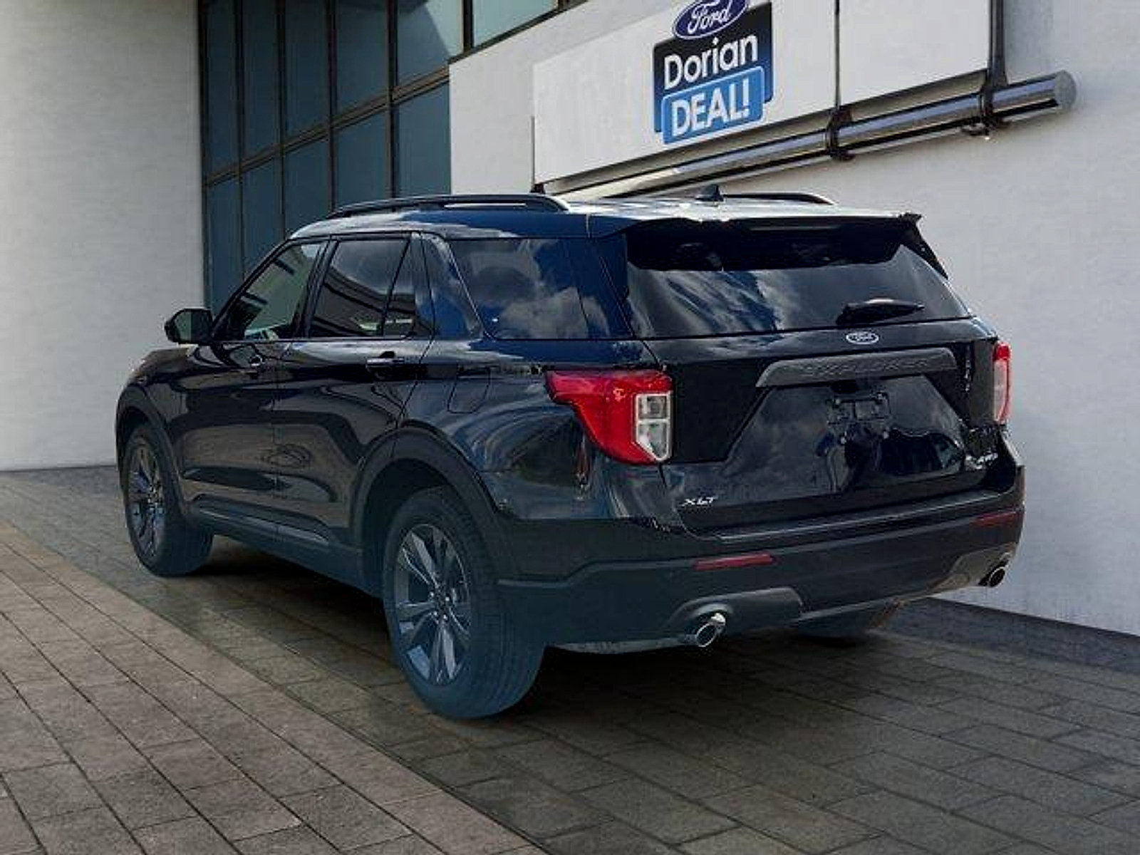 Certified 2024 Ford Explorer XLT w/ Equipment Group 202A AWD/4WD image 5