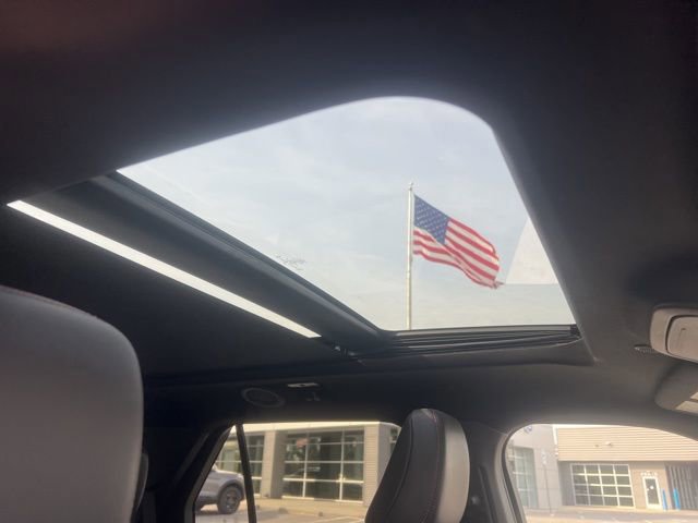 Certified 2025 Ford Explorer ST-Line w/ Premium Package AWD/4WD image 10