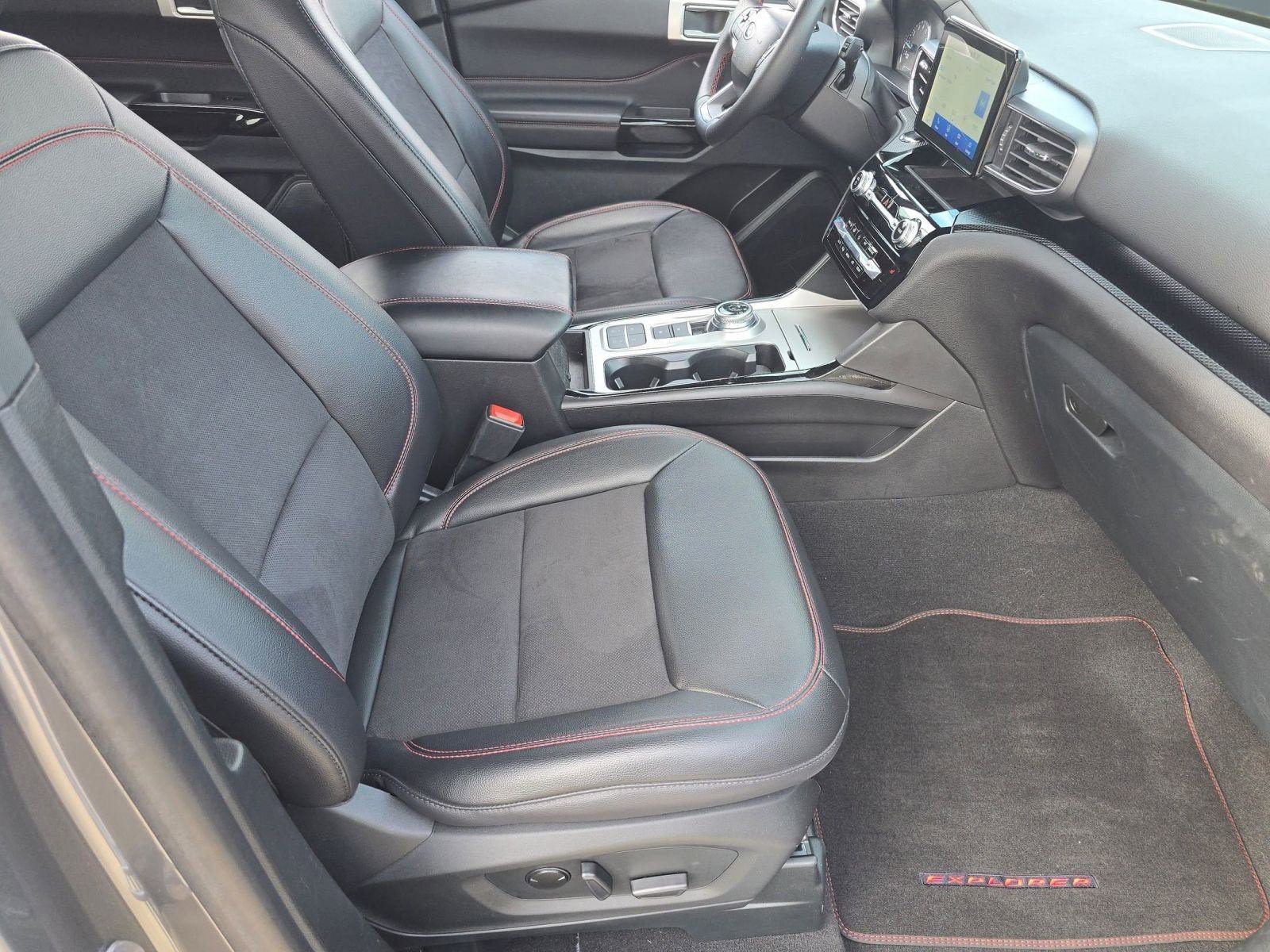 Certified 2024 Ford Explorer ST-Line w/ Class IV Trailer Tow Package image 32