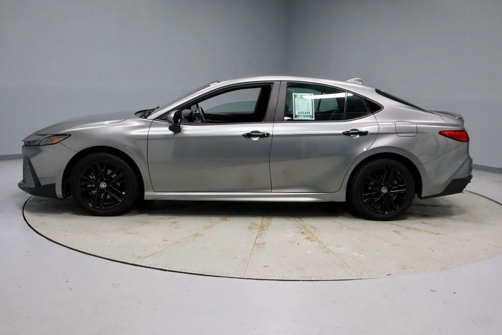 Used 2025 Toyota Camry SE AWD/4WD image 2