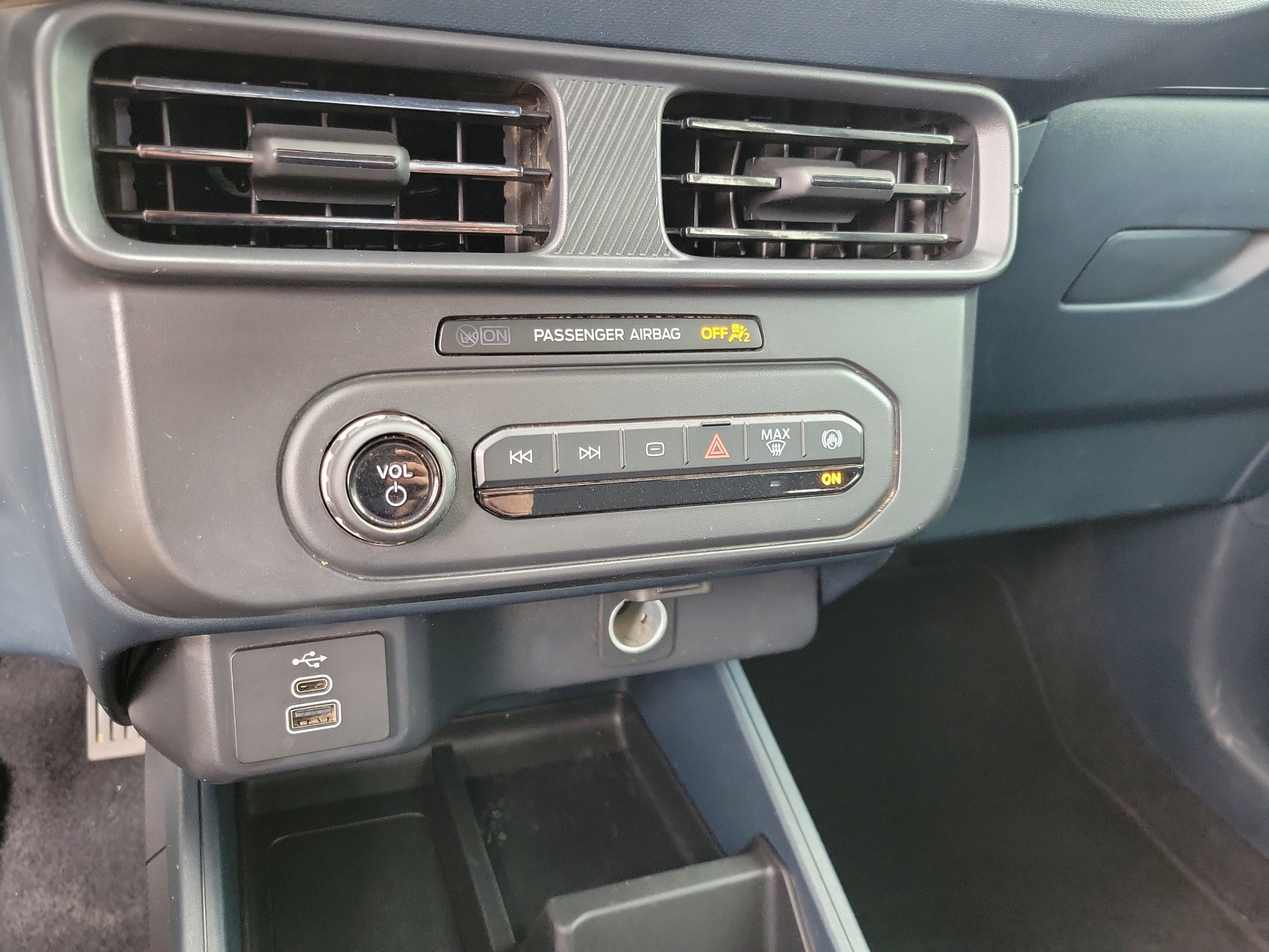 Certified 2025 Ford Maverick XL w/ Equipment Group 102A AWD/4WD image 31