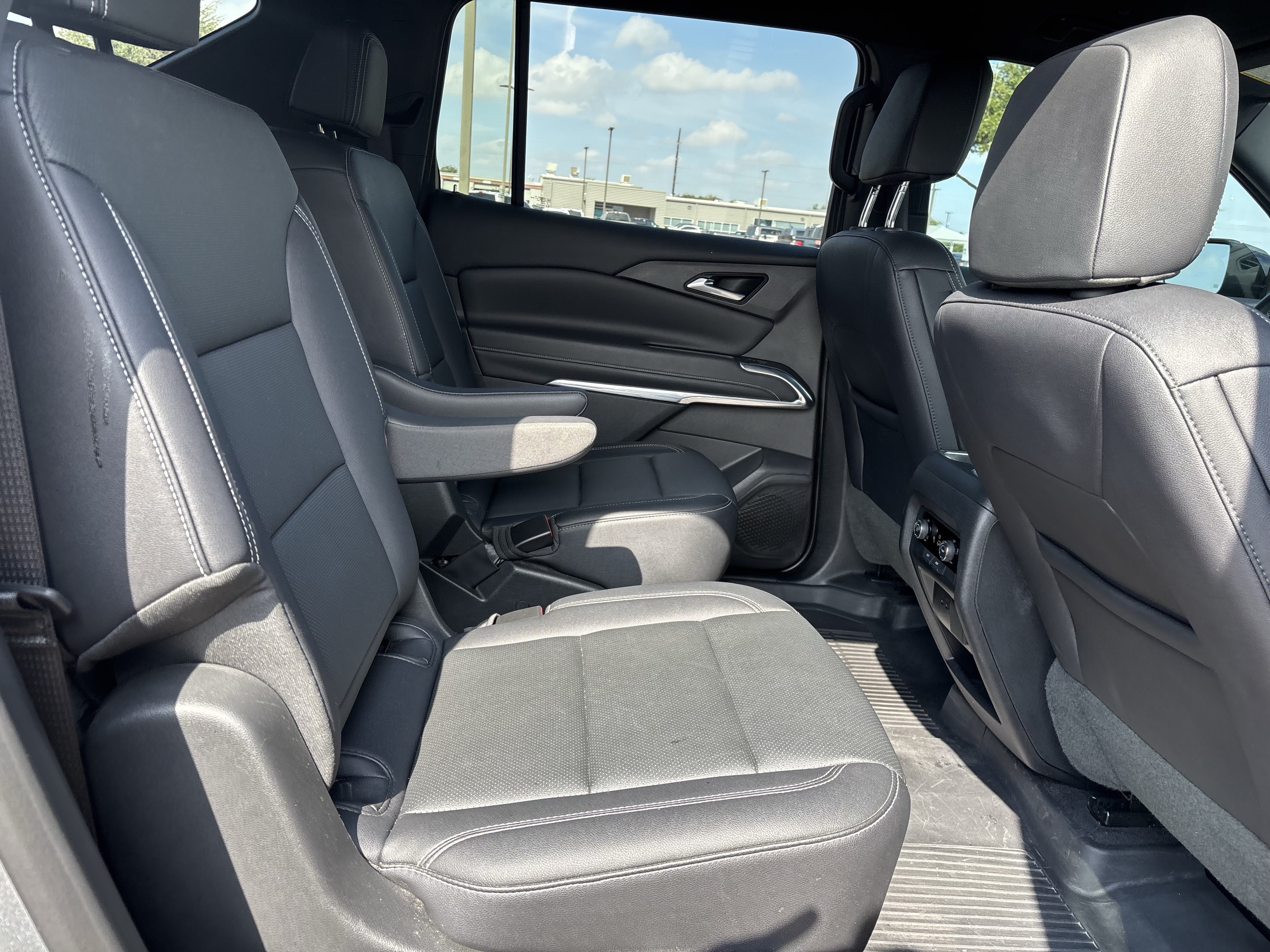 Used 2025 Chevrolet Traverse LT w/ Driver Confidence Package FWD image 22