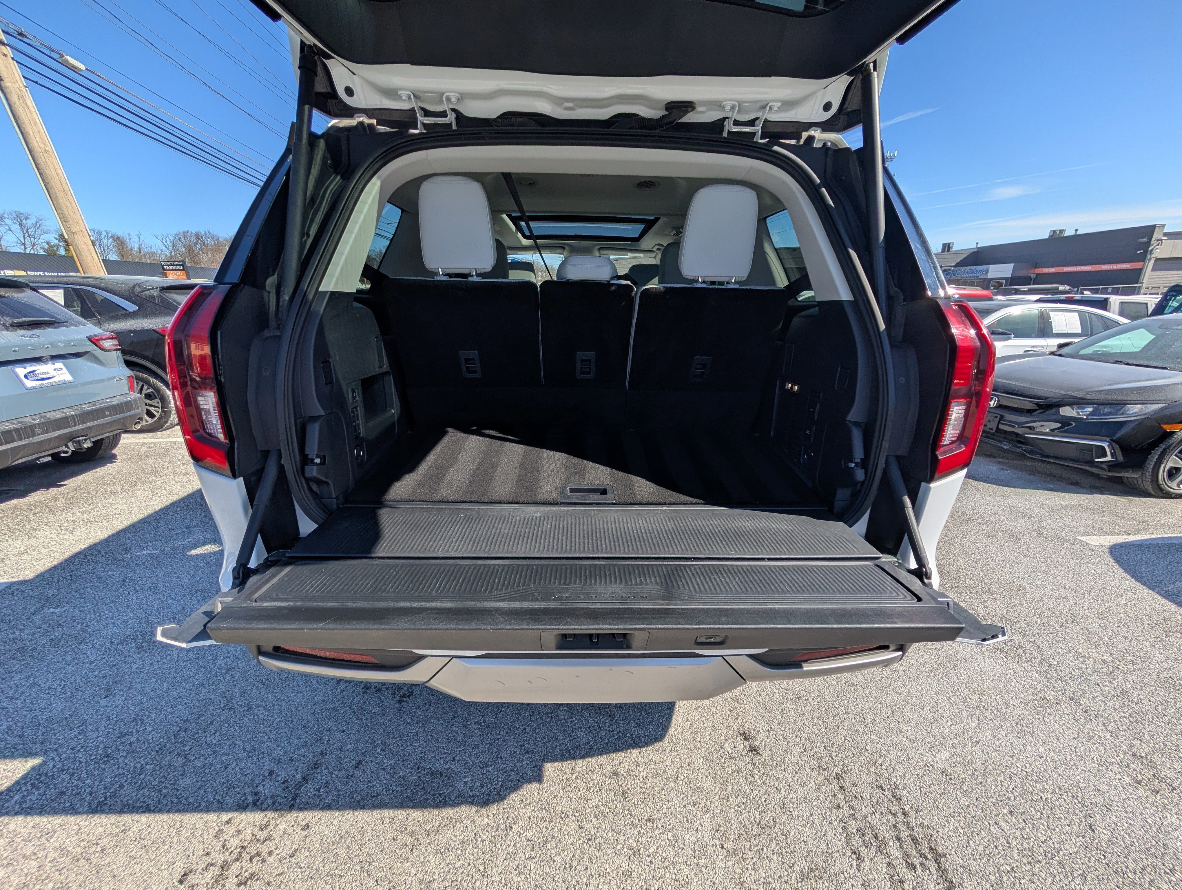 Certified 2025 Ford Expedition Platinum image 16